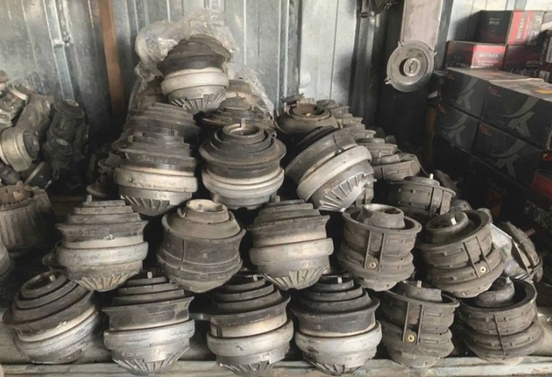 Подушки от двигателя Mercedes w211